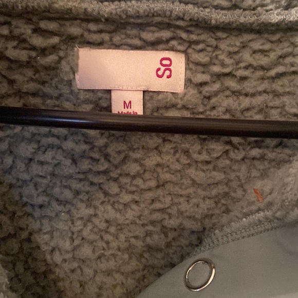 SO Sherpa quarter button sweater size medium - Picture 2 of 4